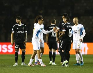 Hành động fairplay trong trận playoff Conference Cup